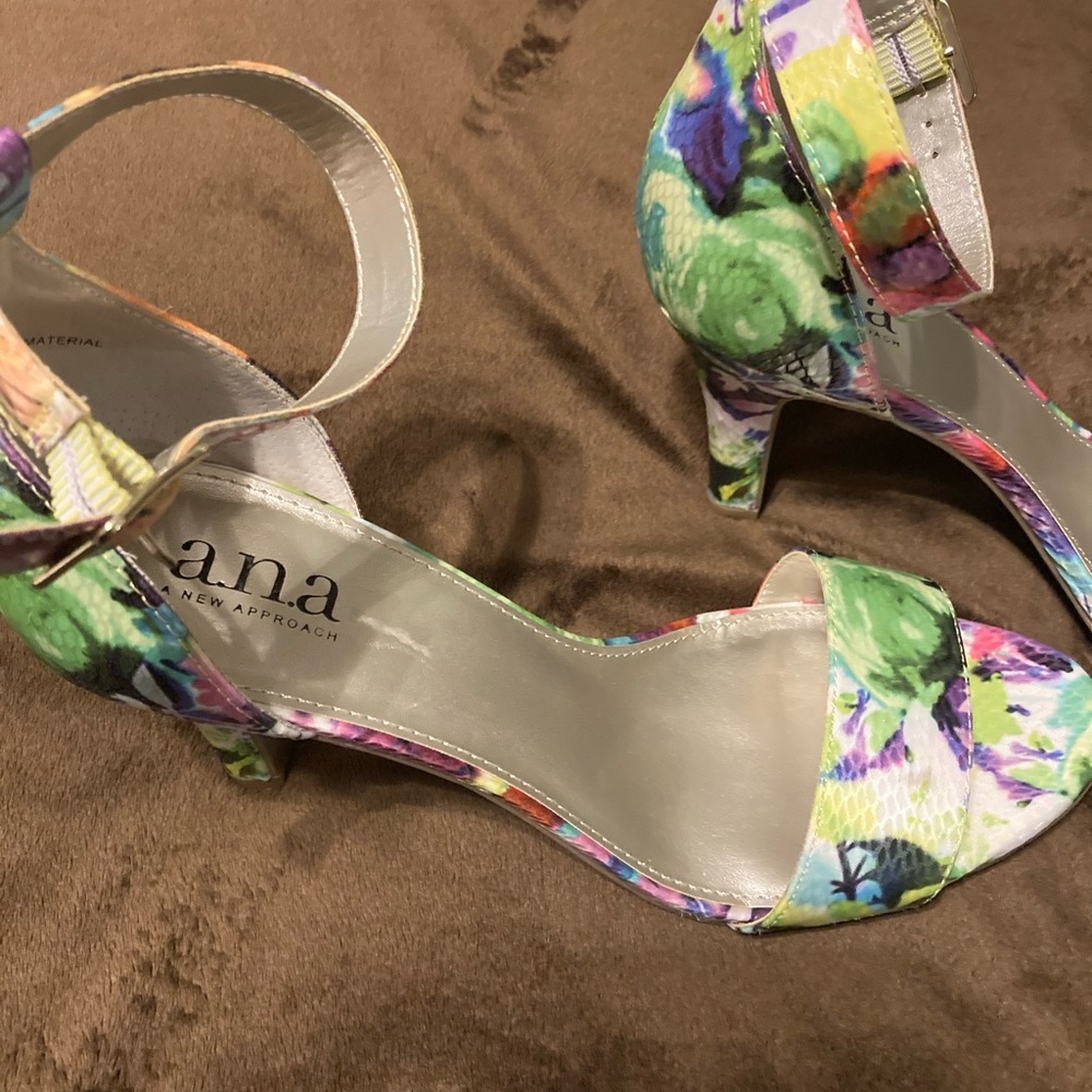 Shoes - Picture 2 of 3